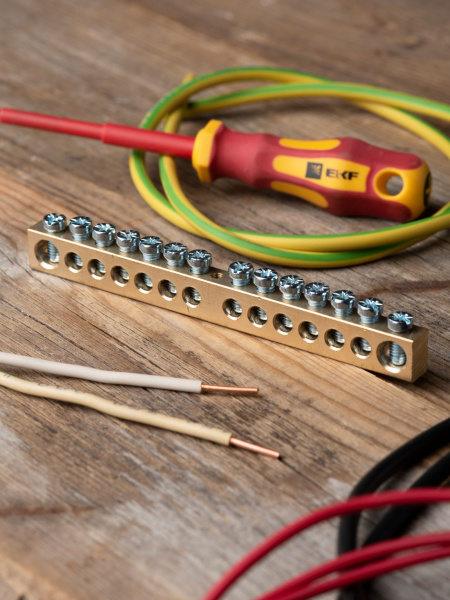 Купить EKF PROxima Шина PEN "ноль-земля" (8х12мм) 14 отверстий латунь крепеж по центру