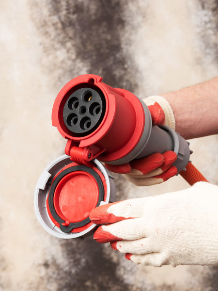 Купить EKF PROxima Розетка переносная 2352 3Р+РЕ+N 63А 380В IP67