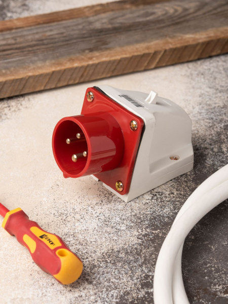 Купить EKF PROxima Вилка стационарная 514 3Р+РЕ 16А 380В IP44