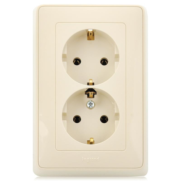 Купить Legrand DIY Cariva Крем Розетка 2-ая с/з литая 695918