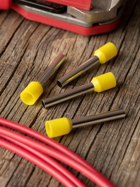 Купить EKF PROxima Наконечник штыревой втулочный изолированный НШвИ 6,0-24 (50шт.)