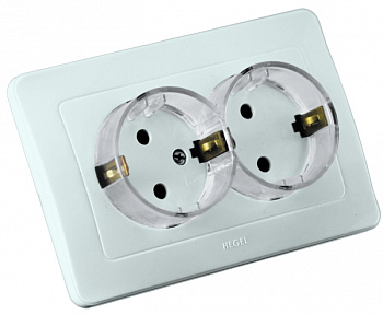 Hegel Мастер внутр Белая РС16-382 Розетка с/з двойная, со шторками