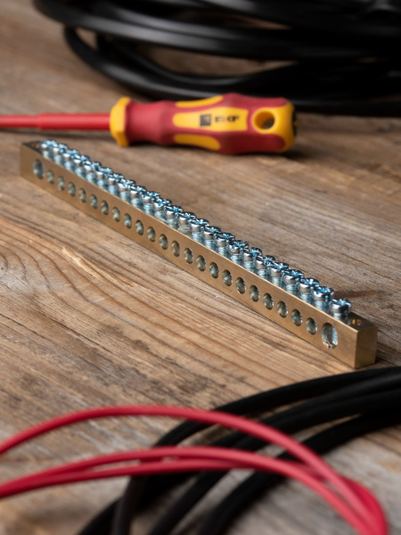 Купить EKF PROxima Шина PEN "ноль-земля" (8х12мм) 24 отверстия латунь крепеж по краям