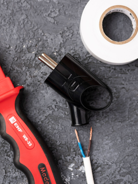 Купить EKF PROxima Вилка с кольцом с/з черн. 16А 250В