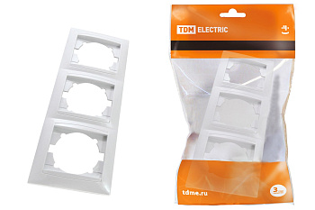 TDM Рамка 3-х постовая вертикальная белая "Лама" SQ1815-0034