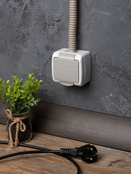 Купить EKF PROxima Мурманск Розетка 1-местная 16А с заземлением с крышкой IP54 серый с защитными шторками