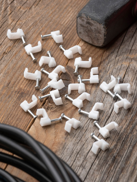 Купить EKF PROxima Скоба крепежная квадратная (плоская) (6мм.) (50шт.)