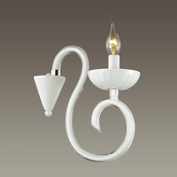 Купить Odeon Light 3932/1W ODL18 455 хром/белый Бра IP20 E14 40W 220V ZEFIRO