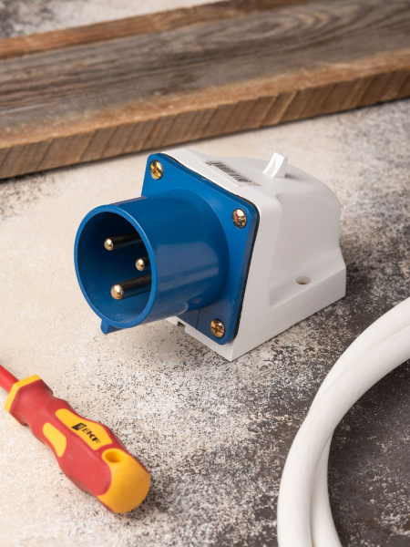 Купить EKF PROxima Вилка стационарная 523 2Р+РЕ 32А 220В IP44