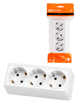 TDM Розетка 3-х местная горизонтальная 2П+3 открытой установки IP20 16A белая "Ладога" SQ1801-0126