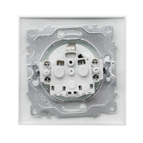 Купить EKF PROxima Валенсия розетка 1-местная с/з 16А белая с защ. штор.