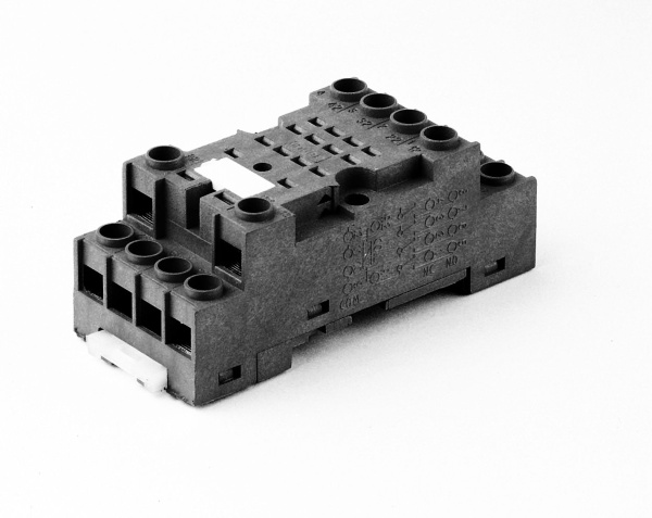 Finder Розетка с винтовыми клеммами (под шайбу) для реле 55.32, таймера 85.02; применяются модули 99.01; в комплекте металлическая клипса 094.71; верс 94720SMA