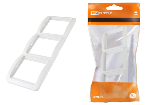 TDM Рамка 3-ая вертикальная белая "Валдай" SQ1804-0020
