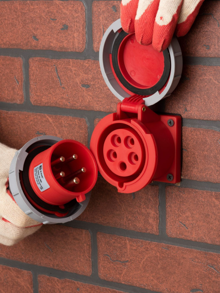 Купить EKF PROxima Розетка стационарная внутренняя 3252 3Р+РЕ+N 32А 380В IP67