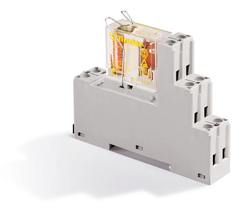 Finder Интерфейсный модуль (сборка 50.12.9.005.5000 + 95.05.7SMA), электромеханическое реле безопасности; 2CO 8A; контакты AgNi+Au; питание 5В DC; кат 481290055007SMA