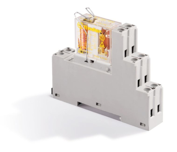 Finder Интерфейсный модуль (сборка 50.12.9.005.5000 + 95.05.7SMA), электромеханическое реле безопасности; 2CO 8A; контакты AgNi+Au; питание 5В DC; кат 481290055007SMA