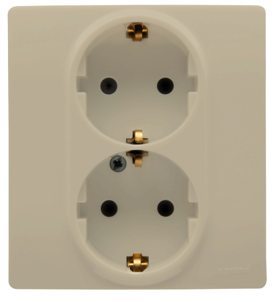 Купить Legrand Etika Слоновая кость Розетка 2-ая с/з, со шторками, автоматические клеммы 672333