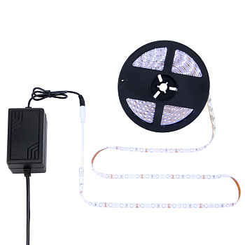 Комплект светодиодной ленты 5 м с блоком питания, IP65, холодное белое свечение 6500 К Rexant 142-401