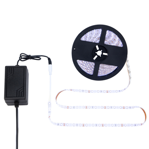 Комплект светодиодной ленты 5 м с блоком питания, IP65, холодное белое свечение 6500 К Rexant 142-401