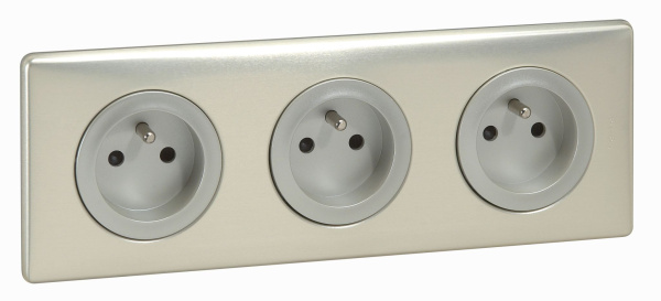 Купить Legrand Celiane Титан Рамка 3-ая (2+2+2 мод) 068903