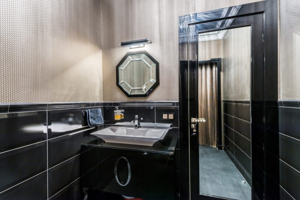 Купить SE Merten SM Антрацит Розетка с/з с крышкой безвинт. зажим MTN2311-0414