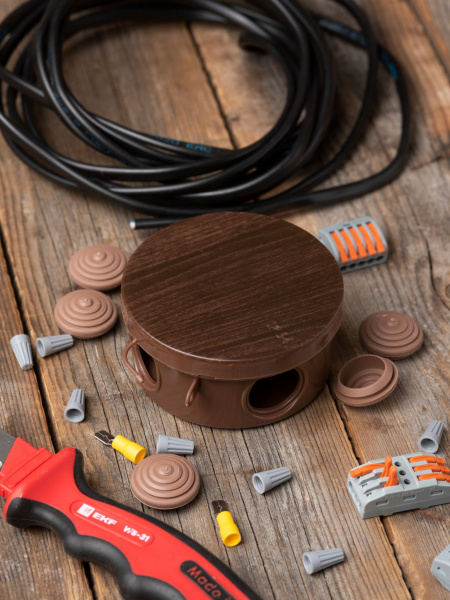 Купить EKF PROxima Коробка распаячная КМР-040-039 с крышкой (85х40) 4 мембранных ввода тёмное дерево IP54