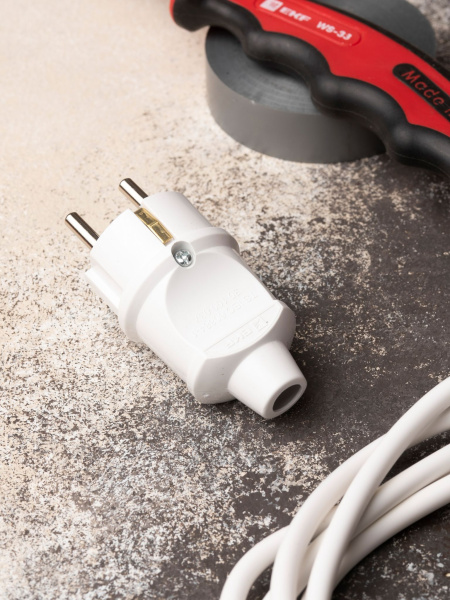 Купить EKF PROxima Вилка прямая усиленная с заземлением белая 16А 250В