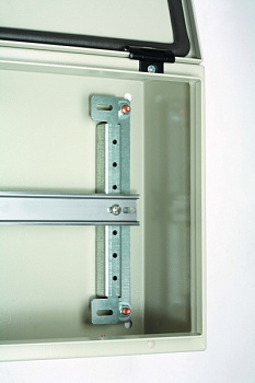 SE Шасси +DIN-рейка 300х600 NSYAMRD36