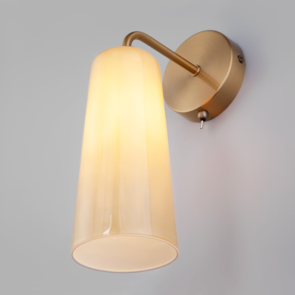 Купить Eurosvet Бра со стеклянным плафоном 70137/1 латунь a057691