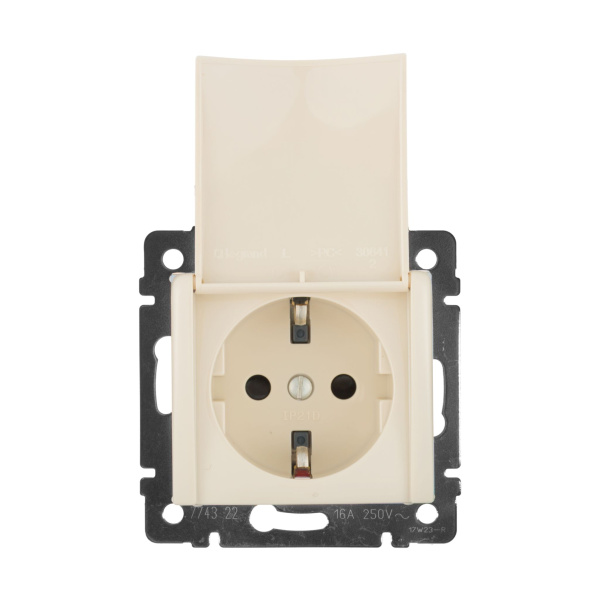 Купить Legrand Valena Крем Розетка 1-ая с/з с крышкой 774322