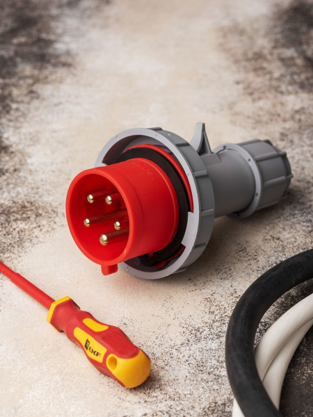 Купить EKF PROxima Вилка переносная 0252 3Р+РЕ+N 32А 380В IP67