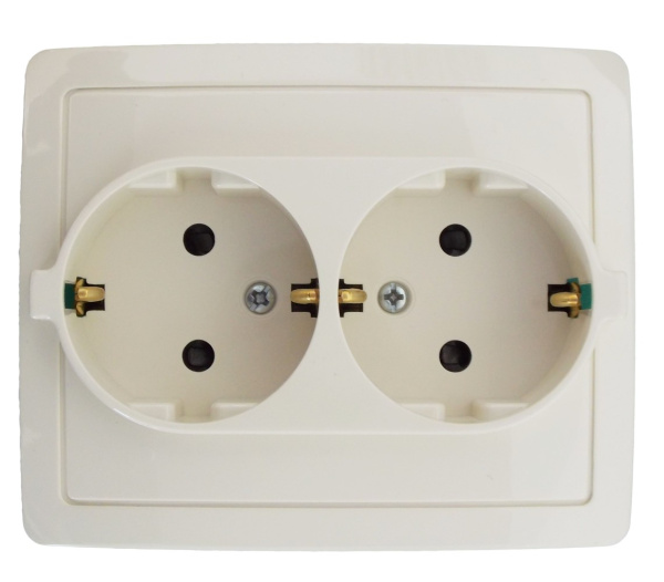 Simon 15 Бежевая Розетка 2-ая с/з, с защитными шторками,винт.зажим,16А, 250В 1590451-031