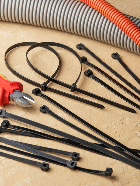 Купить EKF Basic Хомут нейлоновый черный (7,2х400) (100шт.)