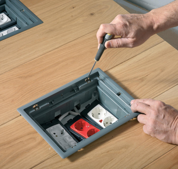 SE OptiLine 45 Лючок 276х199 на 6 модулей 45х45 Altira ISM50636