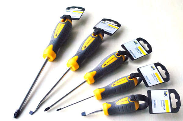 Купить IEK Отвертка шлицевая Master 4х100мм TSC-1SL-4100