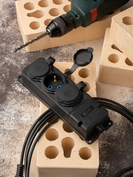 Купить EKF PROxima Роз. (колодка) трехмест. с защит. крышками каучуковая 230В 2P+PE 16A IP44 PRO