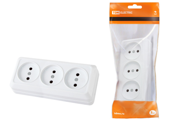 TDM Розетка 3-х местная горизонтальная 2П открытой установки IP20 10A белая "Ладога" SQ1801-0124