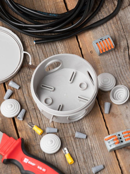 Купить EKF PROxima Коробка распаячная КМР-040-039 с крышкой наружная (85х40) 4 мембранных ввода IP54