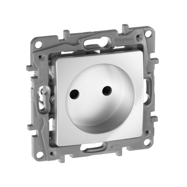 Legrand Etika Алюминий Розетка б/з со шторками, винтовые клеммы 672434