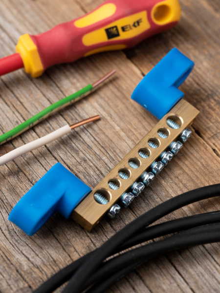 Купить EKF PROxima Шина "0" N (6х9мм) 8 отверстий латунь 2 синих угловых изолятора