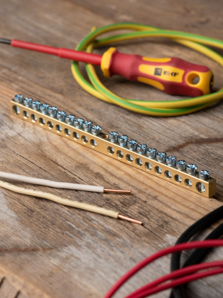 Купить EKF PROxima Шина PEN "ноль-земля" (6х9мм) 20 отверстий латунь крепеж по центру