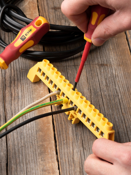 Купить EKF PROxima Шина "0" РЕ (8х12мм) 16 отверстий латунь желтый нейлоновый корпус комбинированный