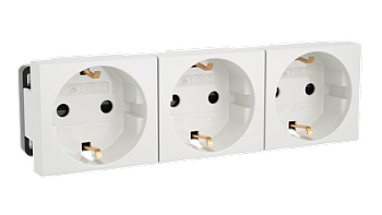 DKC Тройная розетка Viva белая 45003