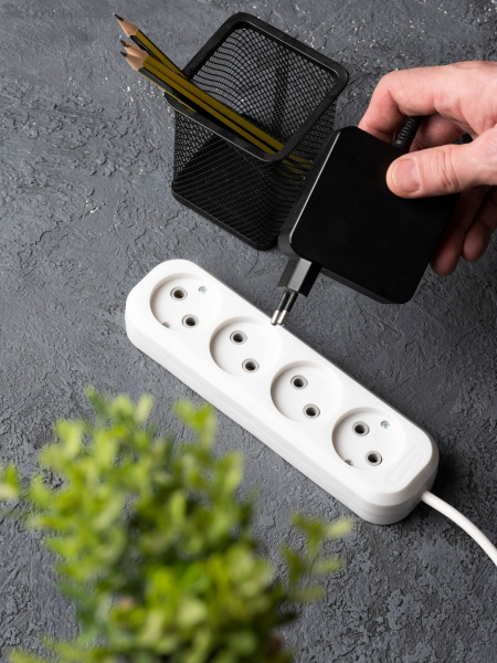 Купить EKF PROxima Удлинитель "Эксперт" 4 гнезда 5 метров 10А/2,2кВт без заземления ПВС 2х0,75