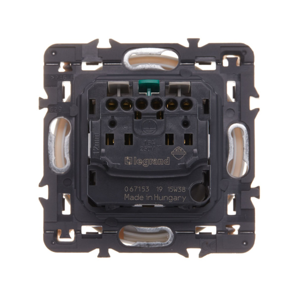 Купить Legrand Celiane Мех Розетка с/з с защ. штор., безвинт зажим 2 мод (для накл.68131,68431,66227,64927) 067153