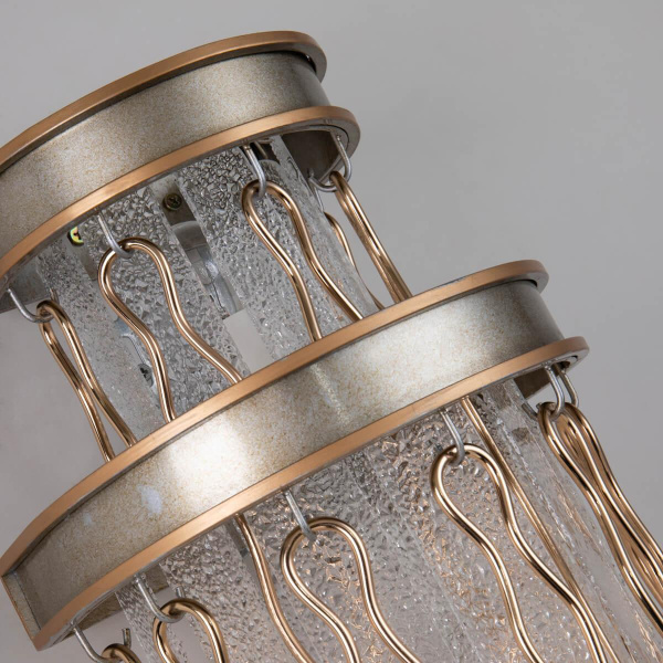 Купить Favourite Classic настенный светильник каркас цвета французского серебра с золотой окантовкой, декоративные элементы из металла золотого цвета, подвес 2696-2W