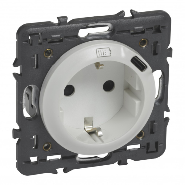 Legrand Celiane Бел Розетка комбинированная 2К+З 16А ~250В со встр зар устройством USB C 1.5А 5В с лицевой панелью и суппортом 068119