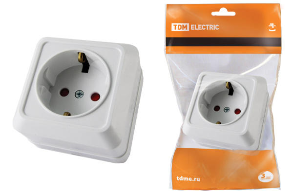 TDM Розетка 2П+З открытой установки с з/ш IP20 16А, белый "Ладога" SQ1801-0060