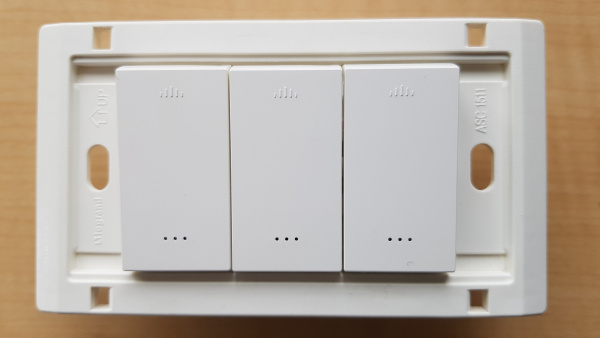 Anam Legrand e-Fren Выключатель 3-кл. с ПОДСВЕТКОЙ, обыкновенный, белый 853011