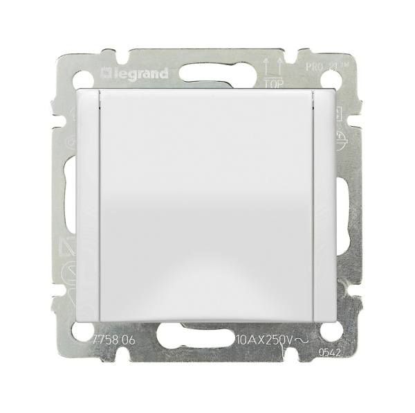 Купить Legrand Valena Бел Розетка 1-ая с/з с крышкой 774422